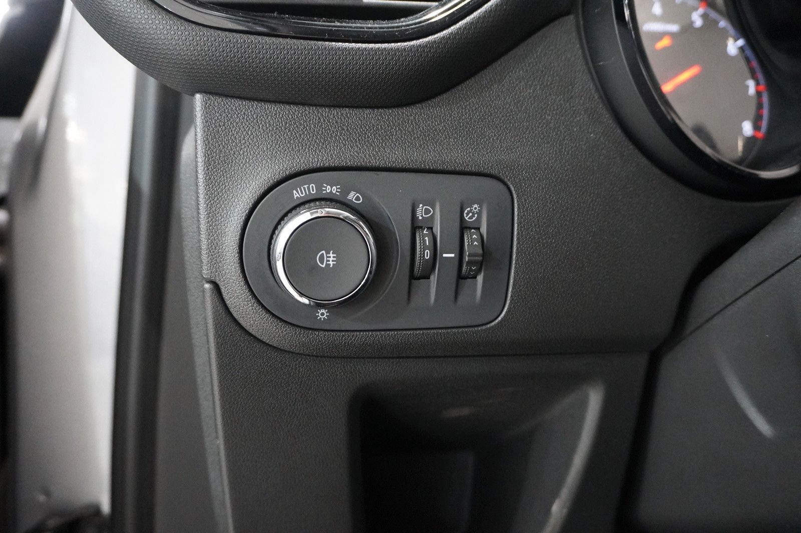 Fahrzeugabbildung Opel Crossland (X) 1.2 EDITION NAVI/LED/KAMERA/DAB+