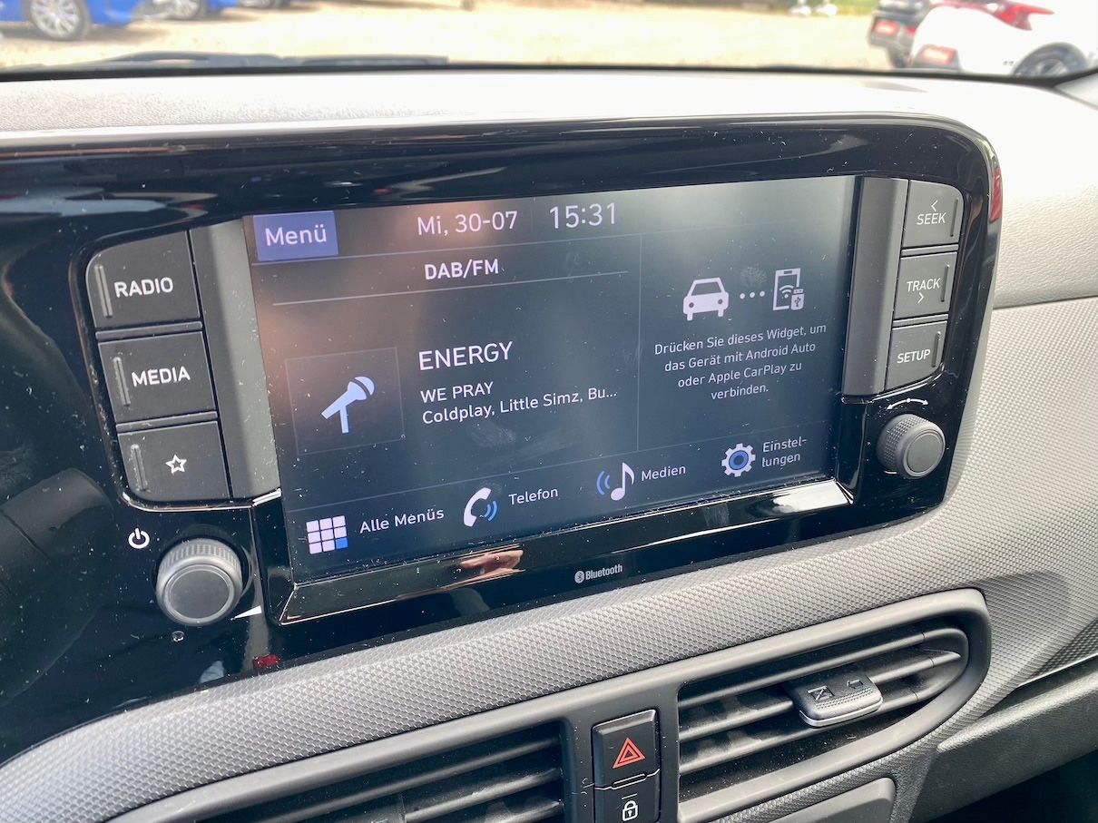 Fahrzeugabbildung Hyundai i10 1.0 Automatik KLIMA SITZ+LRHZ ALLWETTER PDC