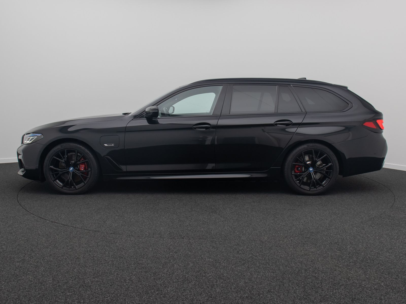 Fahrzeugabbildung BMW 530e xD M Sport HUD DAB Laser Kamera 4xKlima 19"