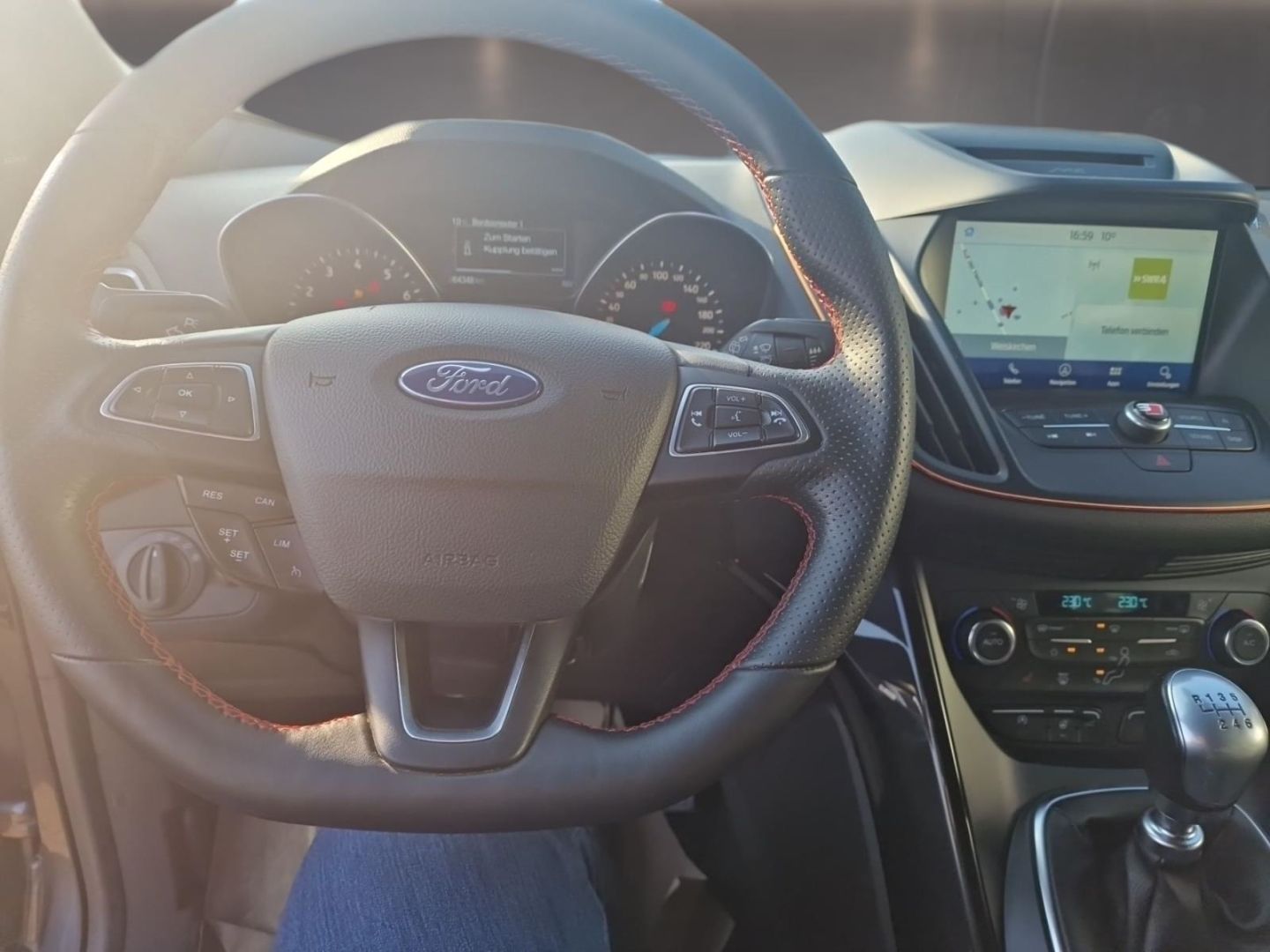 Fahrzeugabbildung Ford Kuga ST-Line, AHK, Xenon,Navi,Winterpaket