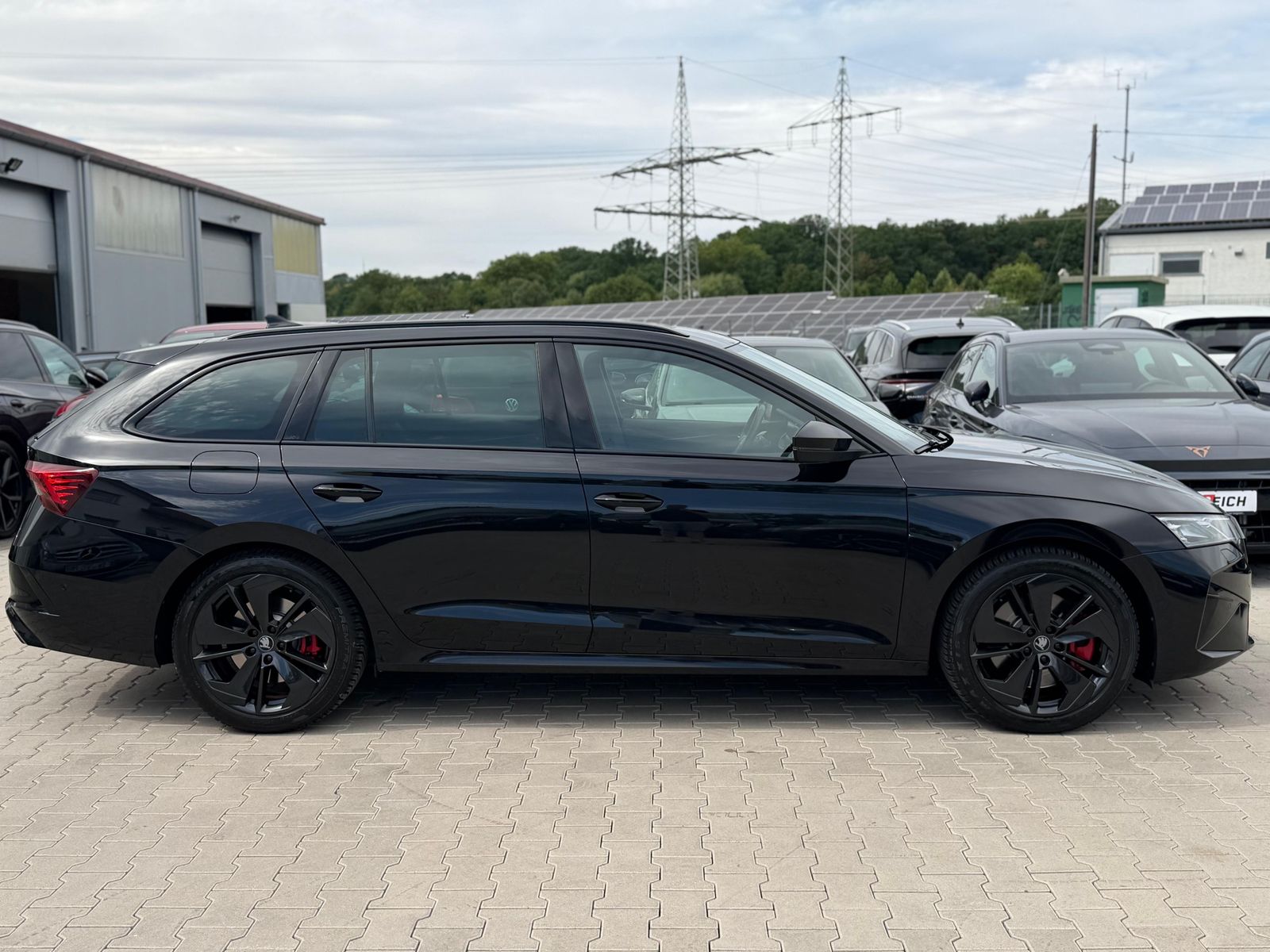 Fahrzeugabbildung SKODA Octavia 2.0 TSI 195 kW RS PANO*MATRIX*AHK*CANTON