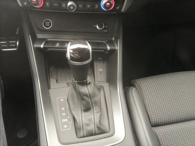 Q3 35 TFSI S line KLIMA PDC SHZ NAVI AHK ACC LED