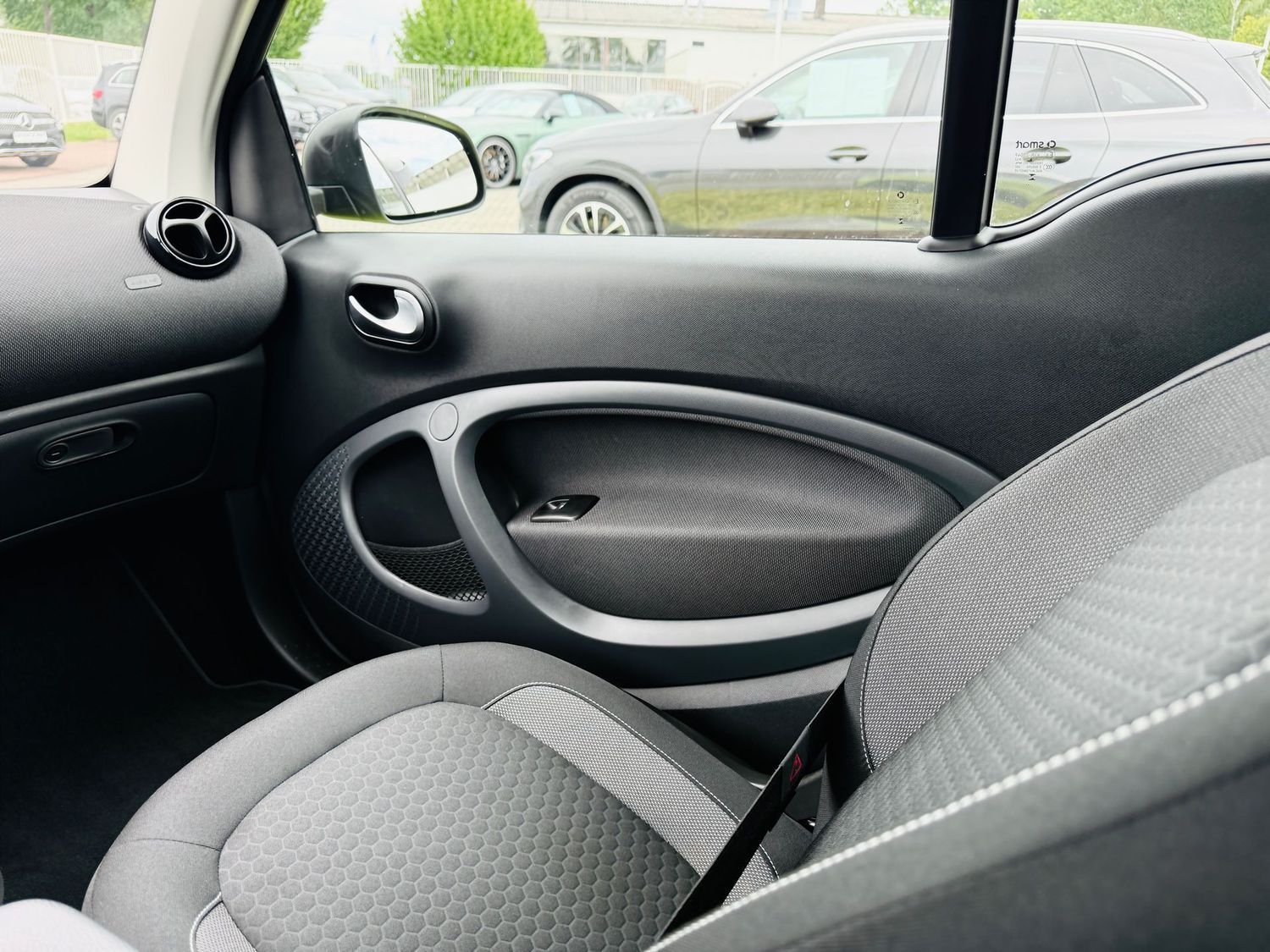 Fahrzeugabbildung Smart forTwo EQ EXCLUSIVE, Winter, LED, PTS, RFK, Pano
