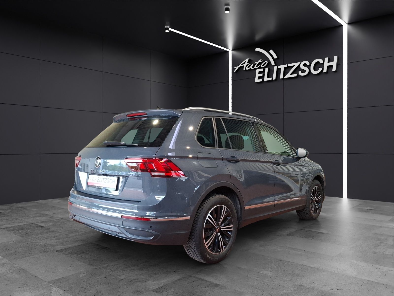 Fahrzeugabbildung Volkswagen Tiguan TSI Active DSG LED Navi ACC RFK SH 18"