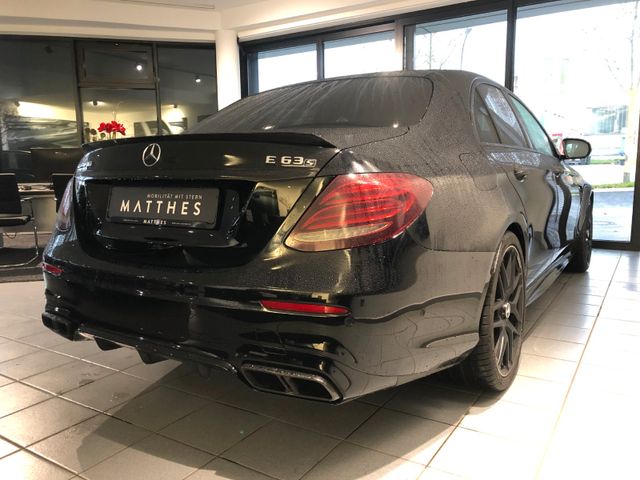 Fahrzeugabbildung Mercedes-Benz E 63S AMG 4M+ Night/Pano/Burmester/Multibeam/20"