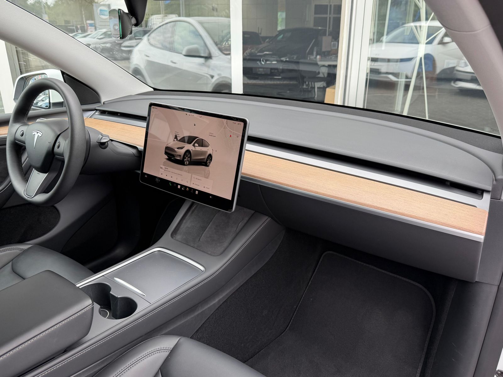 Fahrzeugabbildung Tesla Model Y LR Dual AWD PANO+STDHZ+NAVI+LED+ACC+19"+