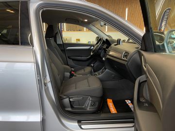 Audi Q3 design quattro *BI-XENON*PDC*NAVI*SHZ*MFL*LED