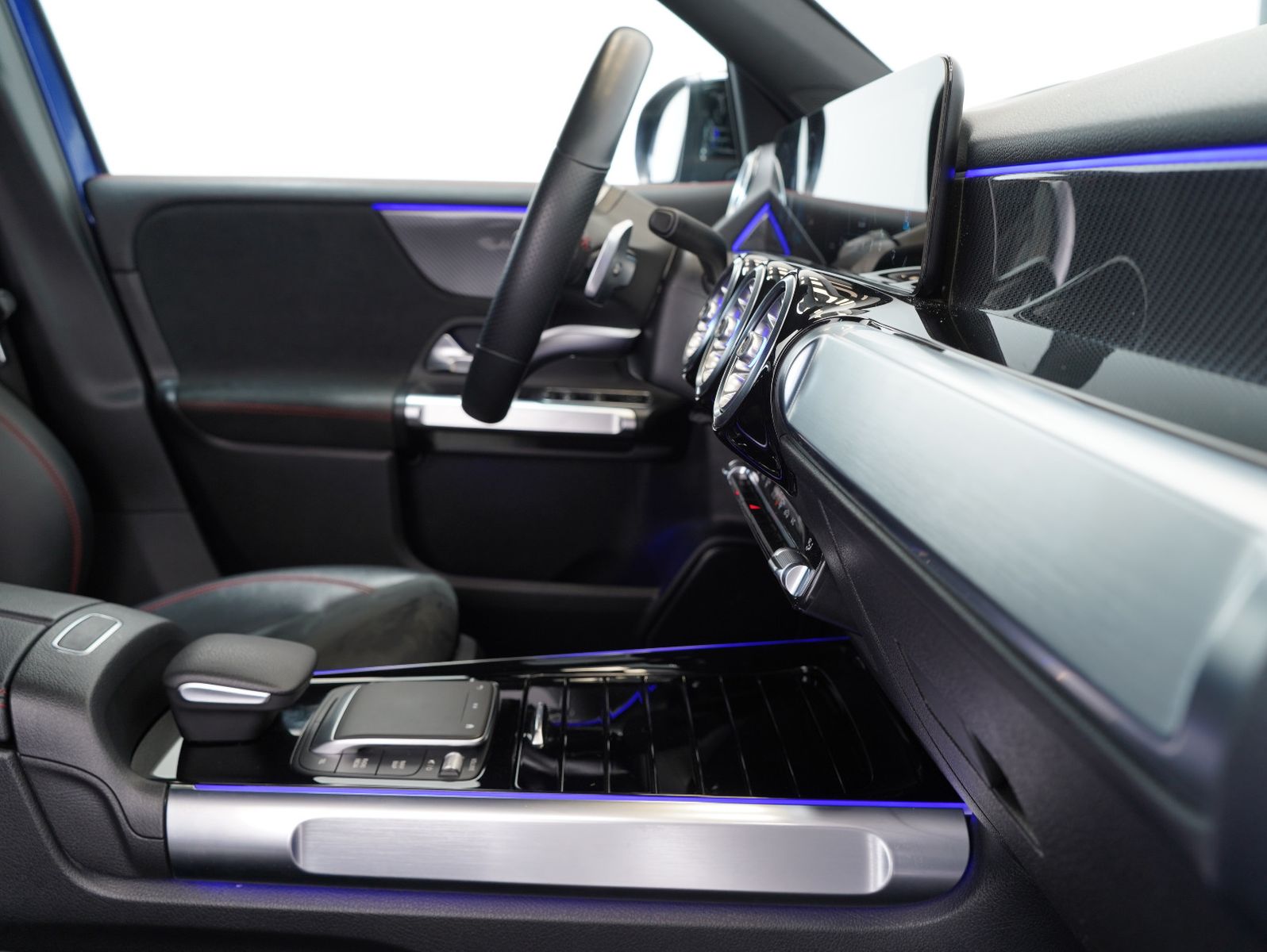 Fahrzeugabbildung Mercedes-Benz GLB 220 d AMG Line NIGHT/LED/MBUX/DAB/DISTRONIC