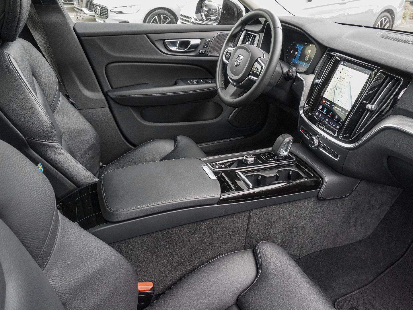Volvo V60 T6 AWD Plus Dark Plug-in Hybrid PANO AHK H&K foto 9