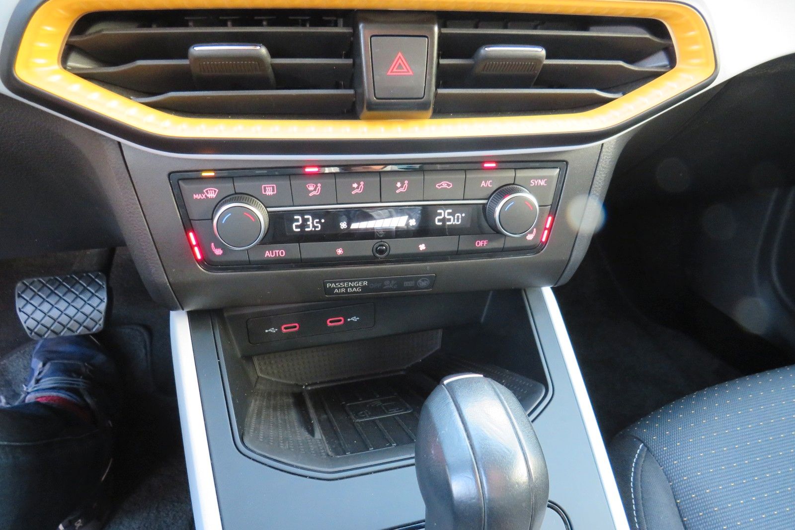 Fahrzeugabbildung SEAT Arona Style DSG FULL-LINK SITZH KAMERA GJ ACC 1H