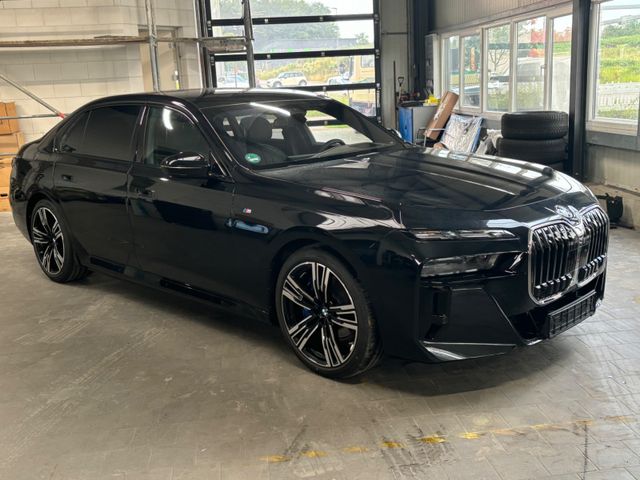 BMW 750e xDrive MSport Cinema Lounge Sky NP 174200,-