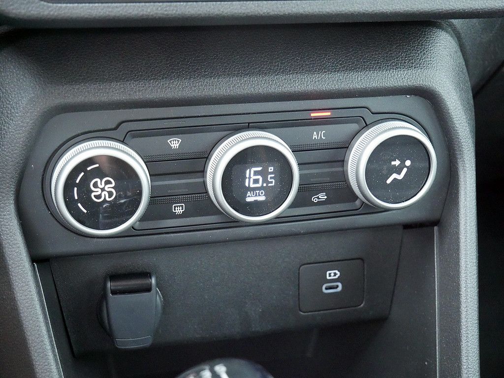 Fahrzeugabbildung Dacia Sandero Stepway Expression TCe 90