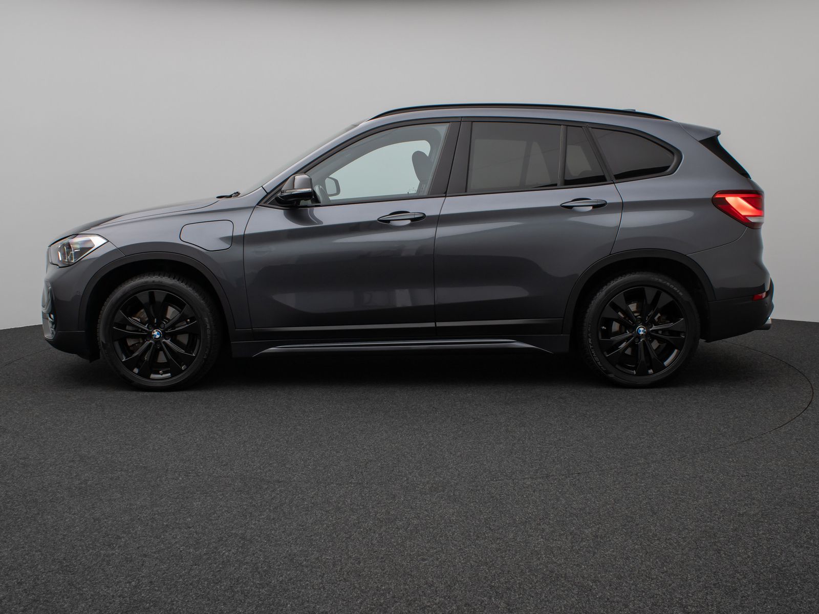 Fahrzeugabbildung BMW X1 xD25e SportLine Kamera HUD DAB Komfort 18Zoll