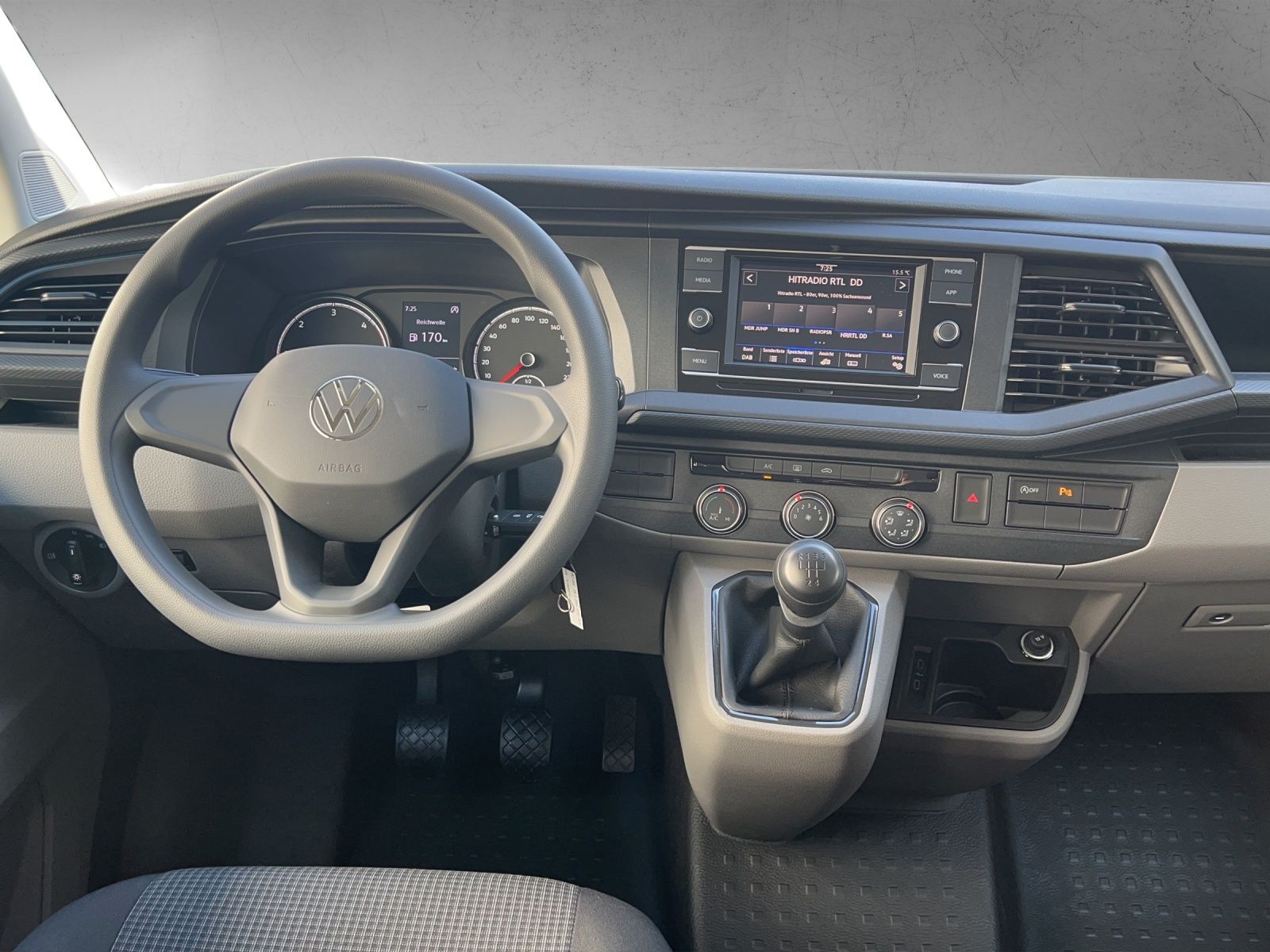 Fahrzeugabbildung Volkswagen T6 Kombi T6.1 TDI 9 Sitzer LR Klima, PDC, AHK Vo