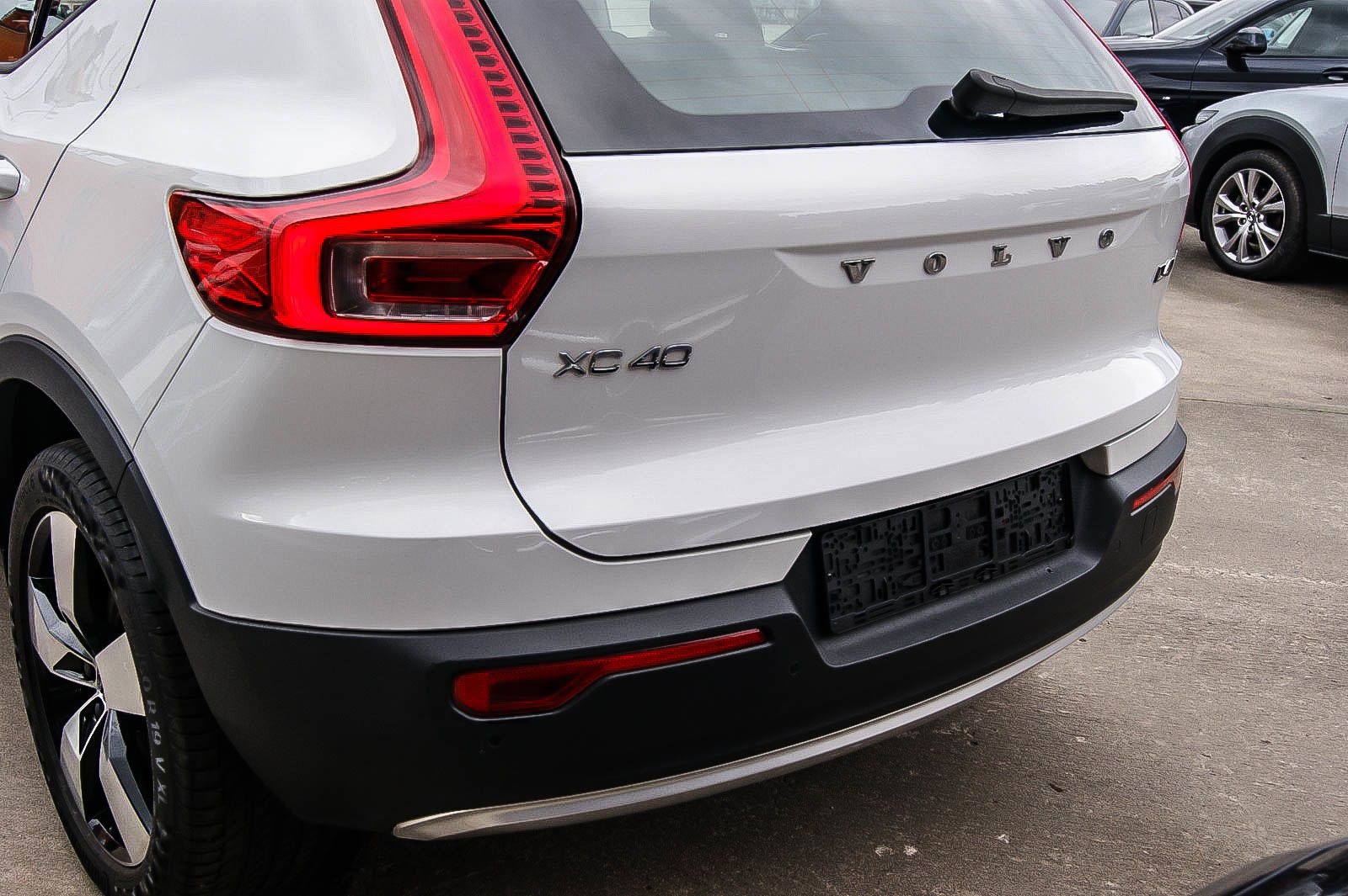 Fahrzeugabbildung Volvo XC40 D4 Momentum Pro AWD 4x4 LEDER ANHZV PRO-PAK