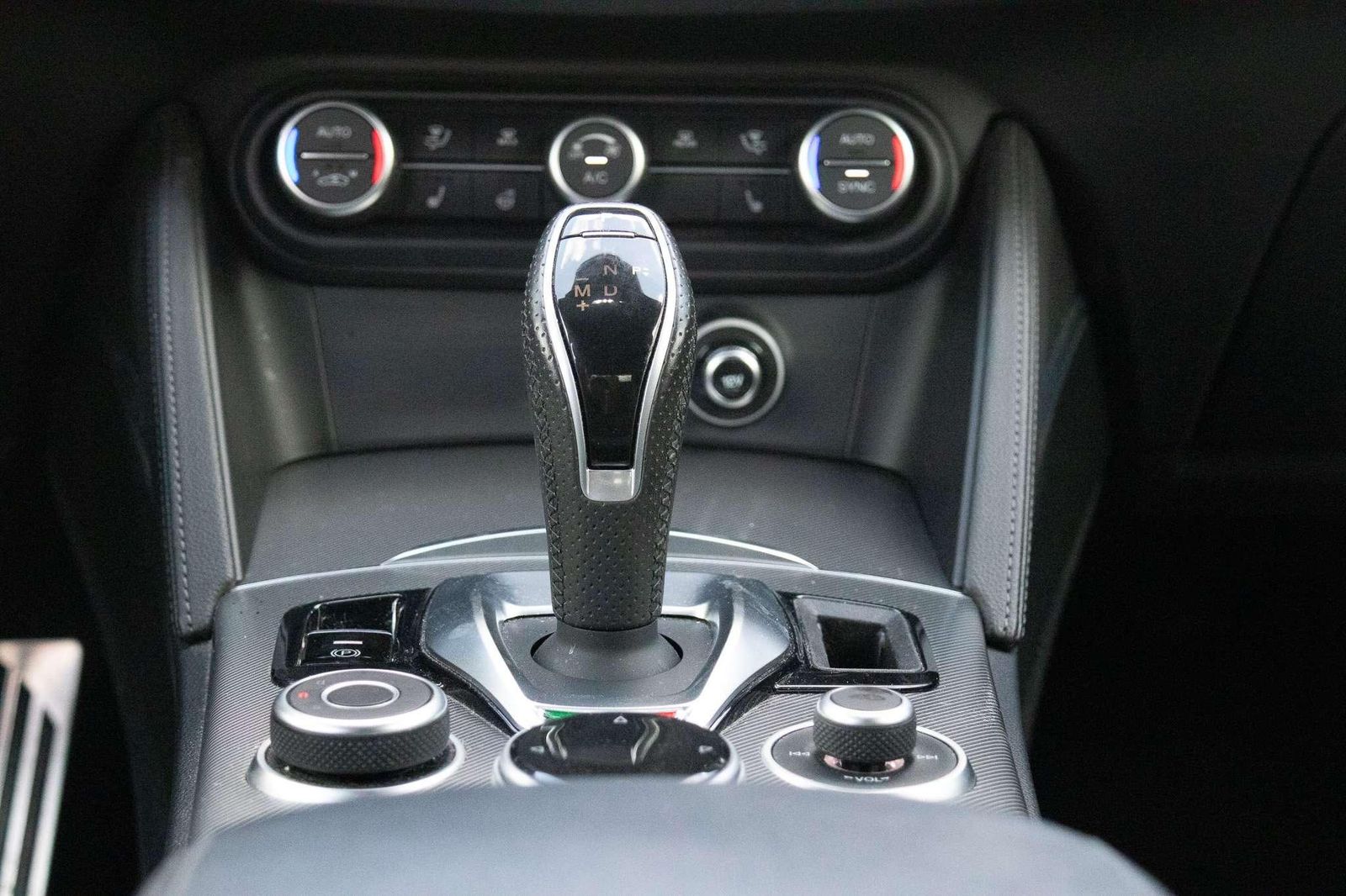 Fahrzeugabbildung Alfa Romeo Stelvio Veloce 2.2D Q4 vom AR Vertragshändler