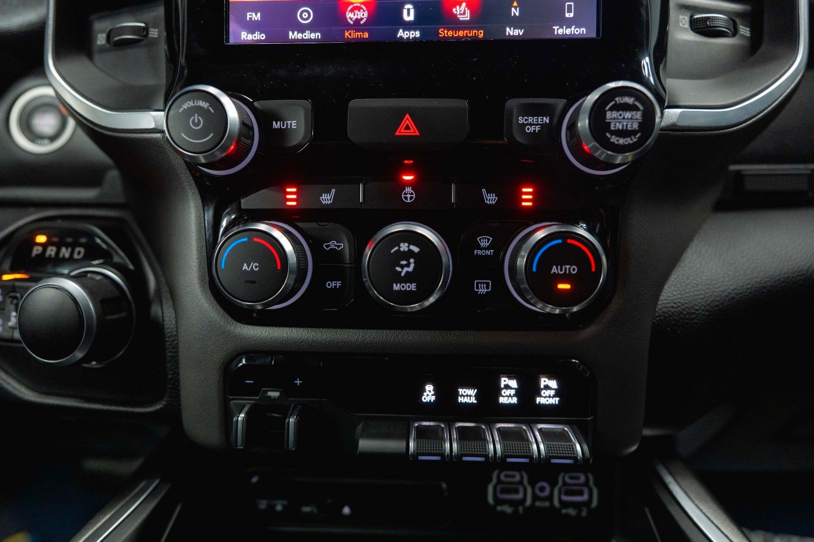 Fahrzeugabbildung Dodge RAM 5.7 V8 HEMI 4x4 OFFROAD Night-Paket *LED*