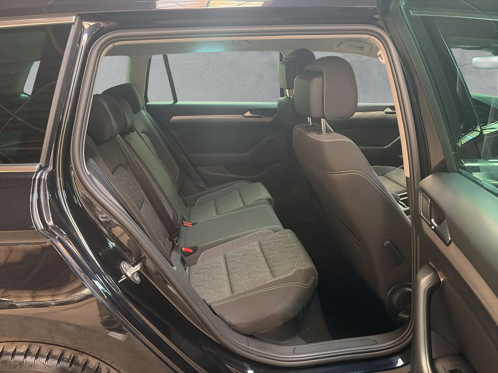Fahrzeugabbildung Volkswagen Passat Variant Business 2.0 TDI AppConnect RFK