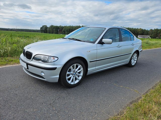 BMW 320i Top Zustand Scheckheftgepflegt von Rentner.