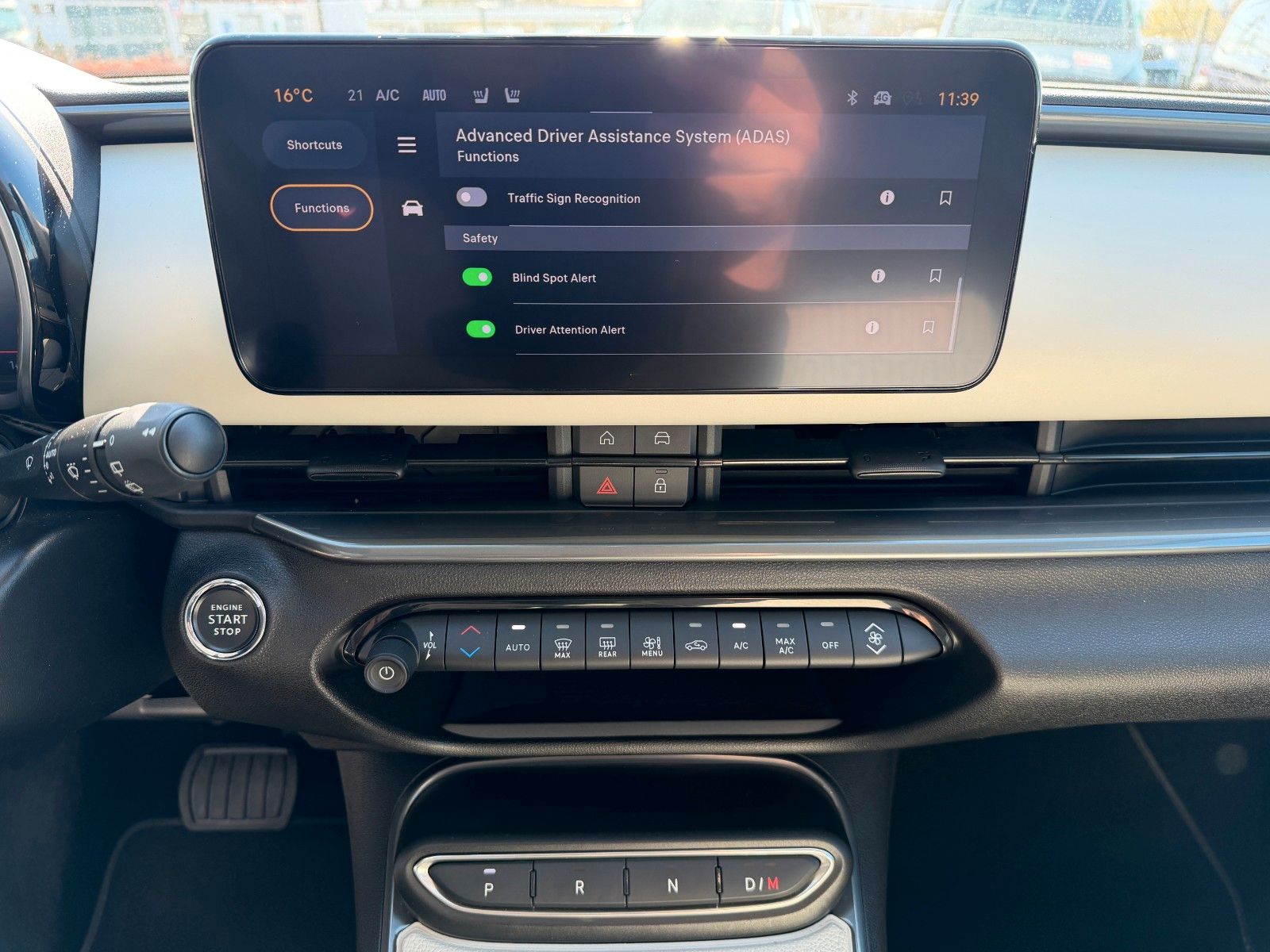 Fahrzeugabbildung Fiat 600 Hybrid La Prima R-Kamera+Massage+LED+8-Fach