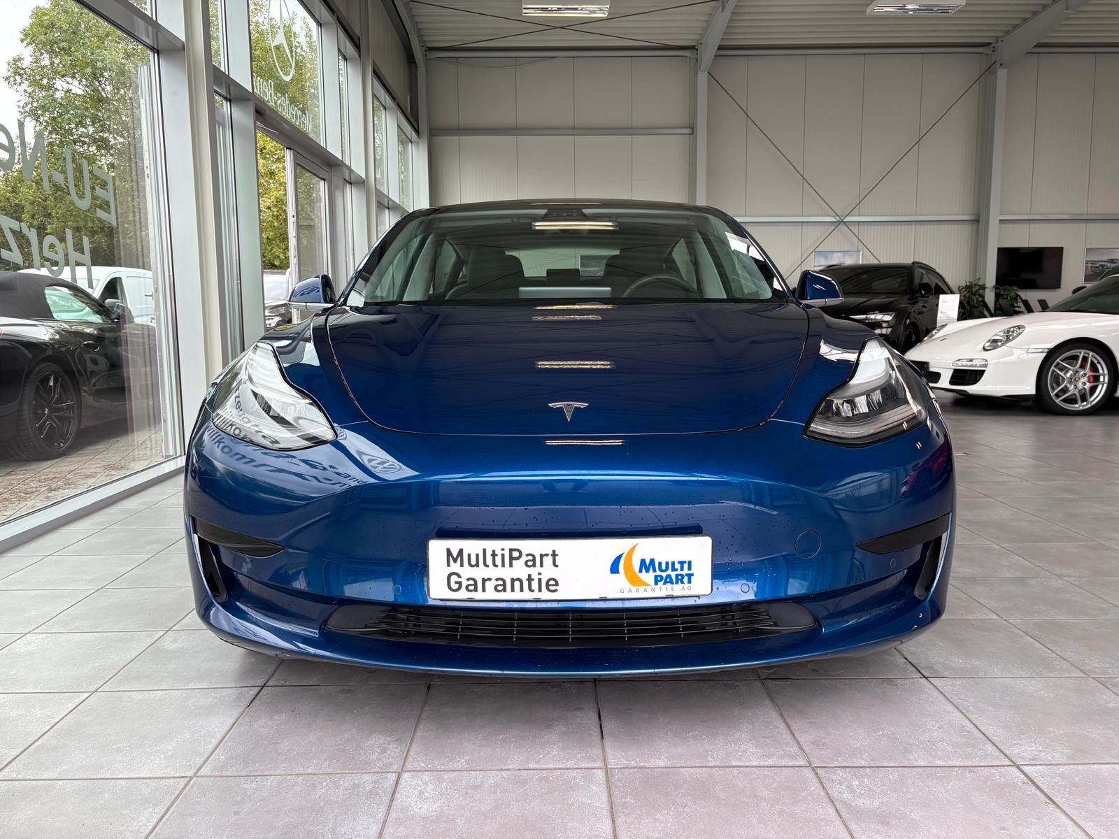 Fahrzeugabbildung Tesla Model 3 Standard Range Plus RWD