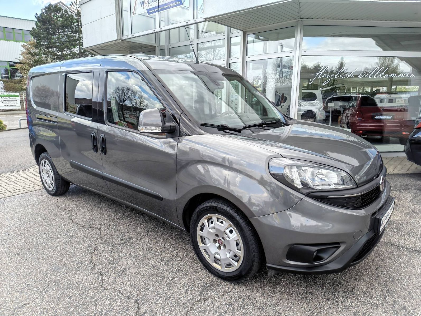 Fahrzeugabbildung Fiat Doblo Kombi Maxi SX 1.6 Mjet 5 Sitzer + AHK
