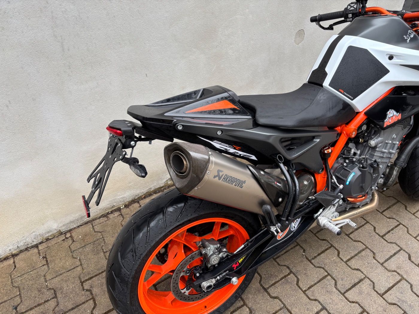 Fahrzeugabbildung KTM 890 Duke R Akrapovic viel Zubehör