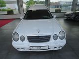 Mercedes-Benz E 220 CDI Stolle Bestattungswagen / Leichenwagen - Mercedes-Benz E 220 aus 2003: Cdi