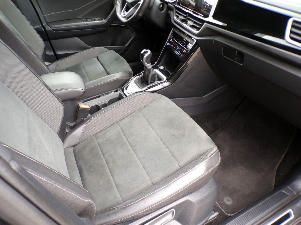 Fahrzeugabbildung Volkswagen T-Roc  2.0 TDI R-Line *LED*AHK*R-Line*APP-Connec