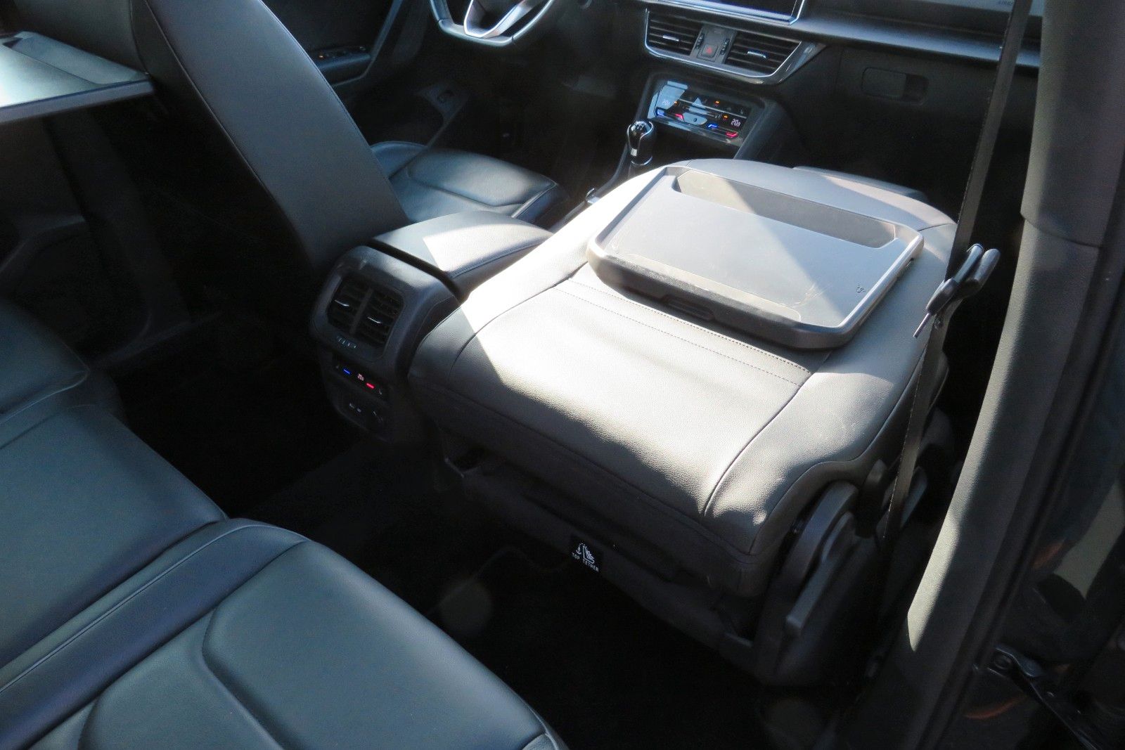 Fahrzeugabbildung SEAT Tarraco Xcellence PANO 7S ACC NAVI LEDER  LED