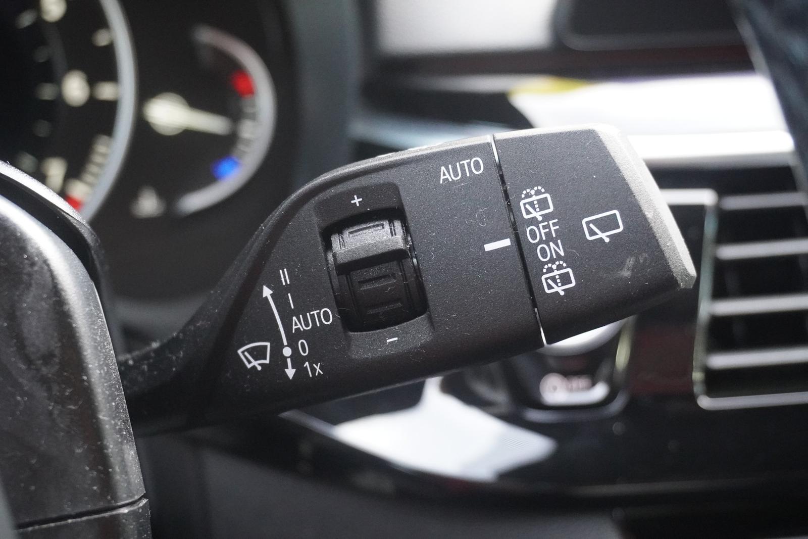 BMW 520i Sport Line Aut. Panorama ACC Kamera Head-Up