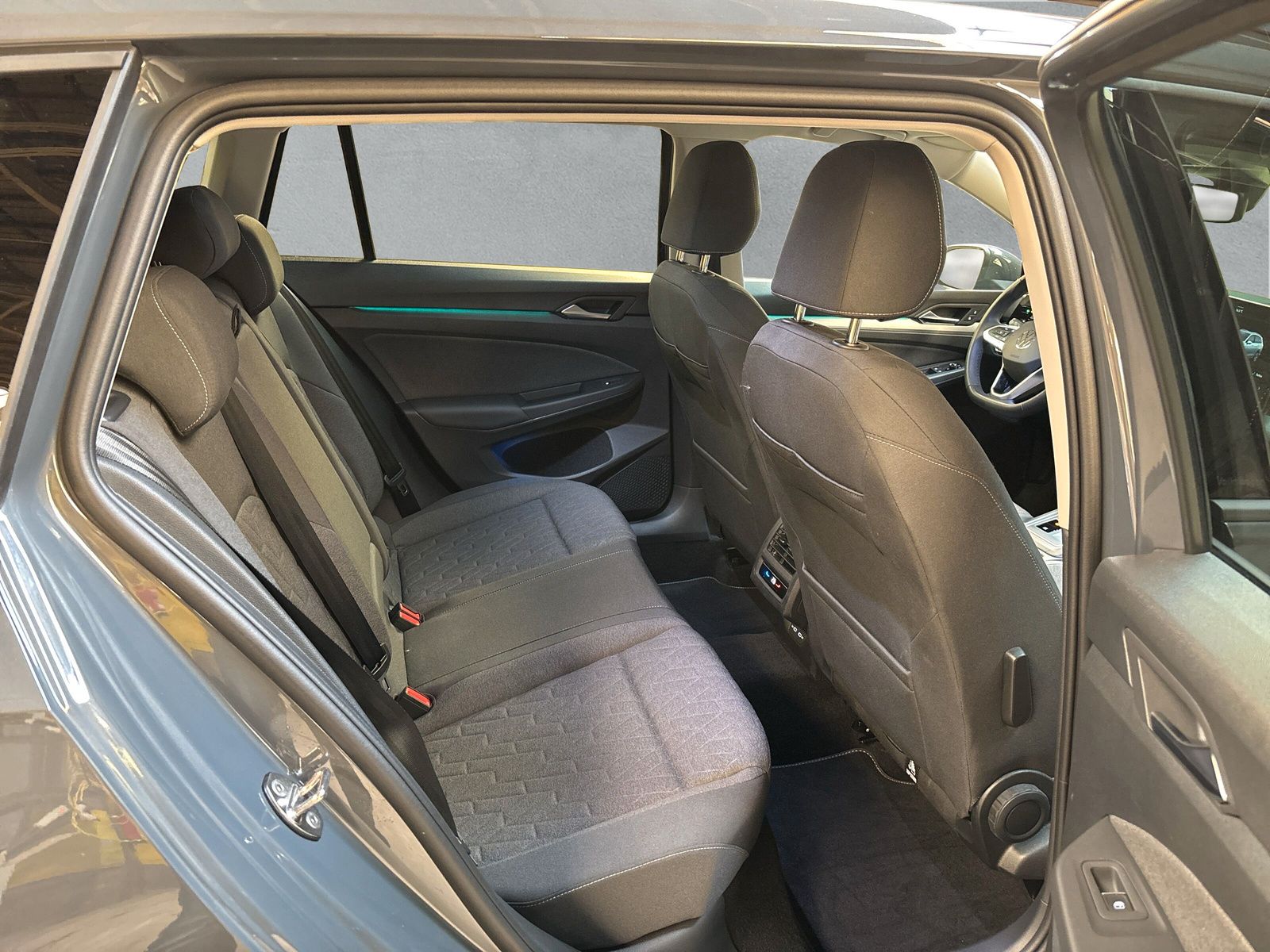 Fahrzeugabbildung Volkswagen Golf Variant 2.0 TDI Life Kamera HuD SHZ