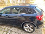 Mercedes-Benz 7G-DCT Automatik Urban Pano Navi SHZ EasyPack - Mercedes-Benz GLA-Klasse von privat