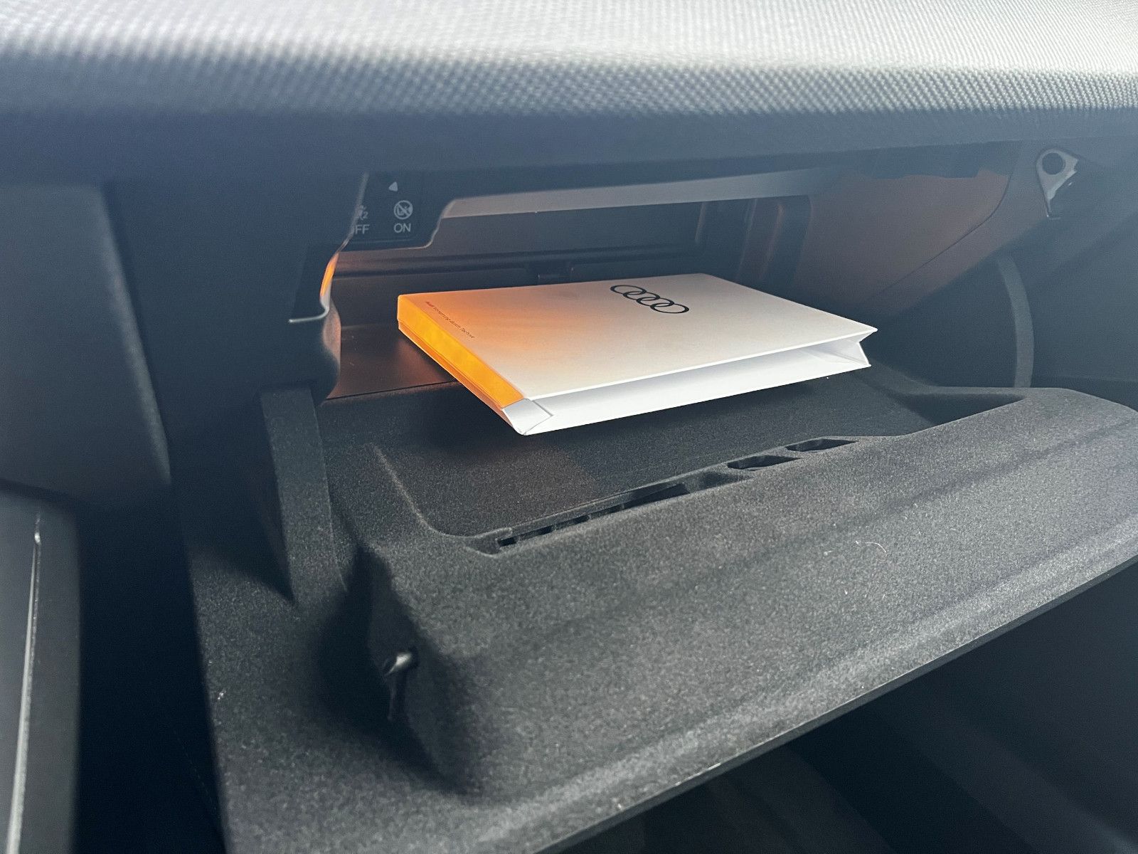 Fahrzeugabbildung Audi S3 Sportback quattro 19" PANO ACC PDC LED