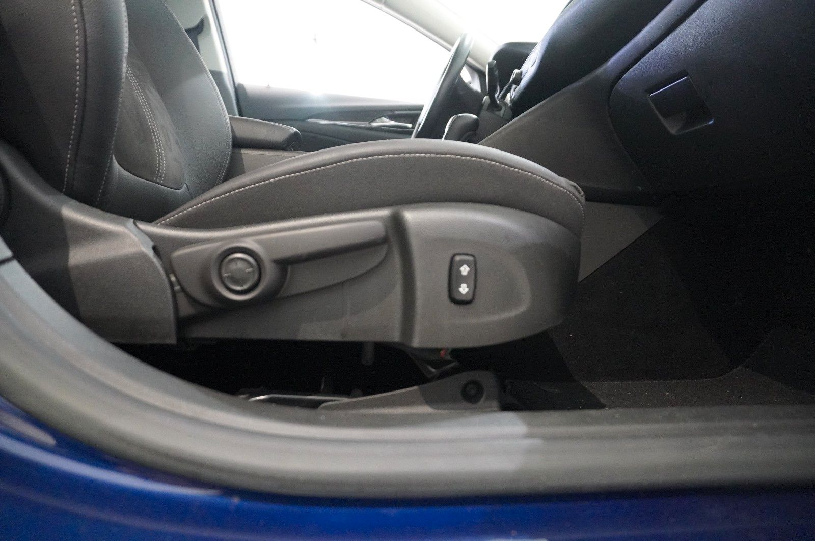Fahrzeugabbildung Opel Insignia B GS 2.0D BSUINESS NAVI/LED/KAMERA/AHK