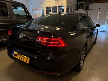 Volkswagen Passat - 2