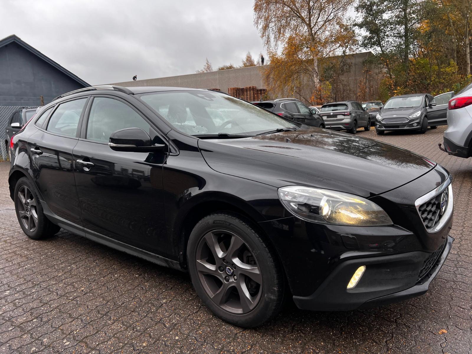 Volvo V40 2,0 D3 AUT. CC Momentum*Leather*LED*