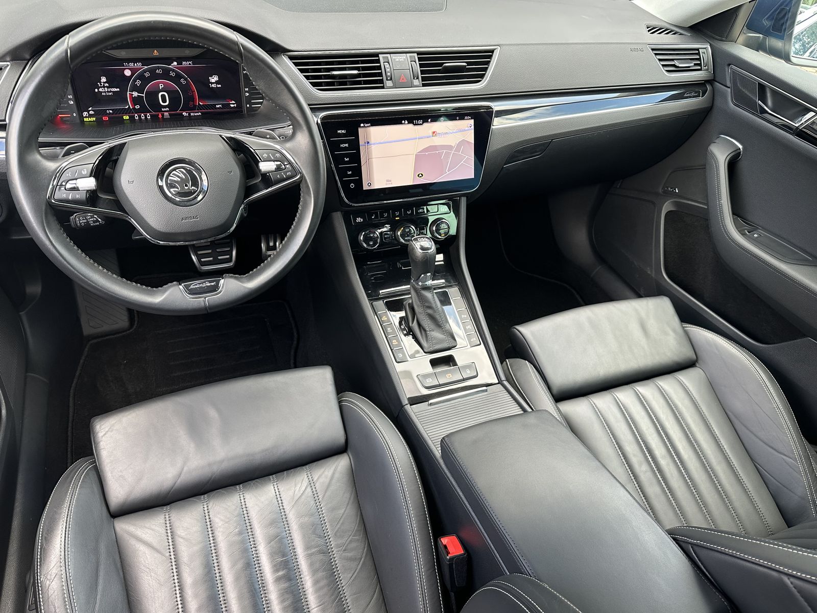 Fahrzeugabbildung SKODA Superb Combi 1.4 TSI iV DSG L&K NAV+LED+AHK+360°