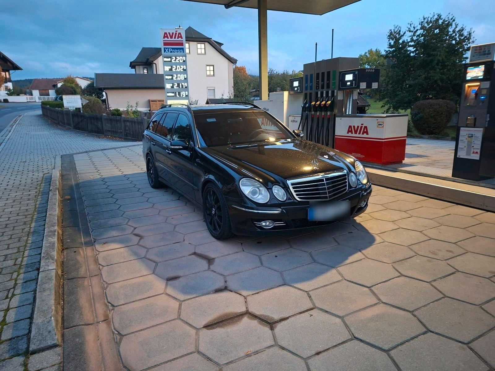 Mercedes-Benz E320 2007 — rear view