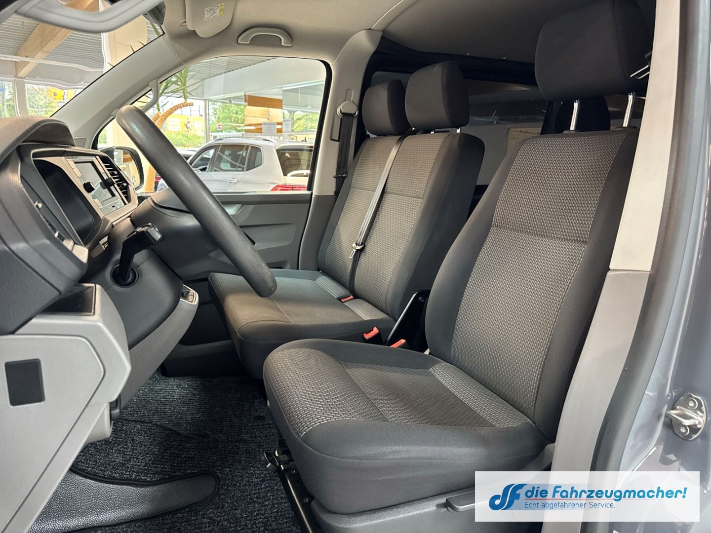 Fahrzeugabbildung Volkswagen Transporter T6.1 Kombi 2.0 TDI 9.Si. AHK DAB Kam