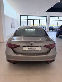 Alfa-Romeo Giulia - 4