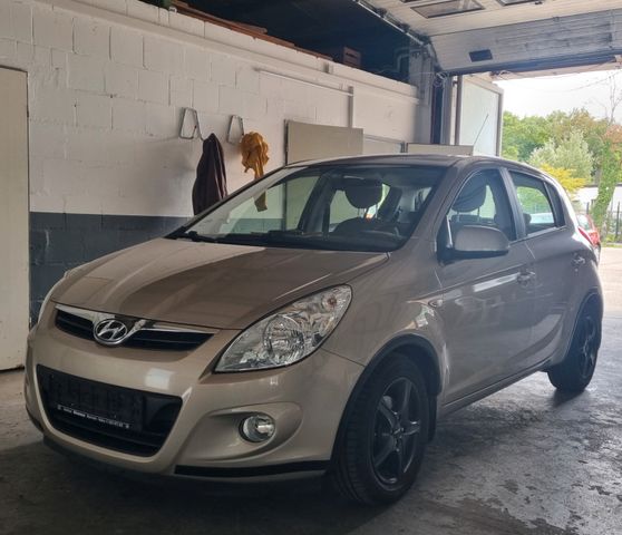 Hyundai i20 1.4 Trend Automatik
