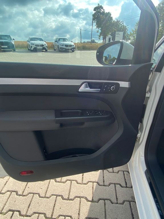 VW Touran 1.6 TDI Life BMT, Bild 9