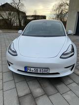 Tesla Model 3 Allradantrieb mit Dualmotor Performa...