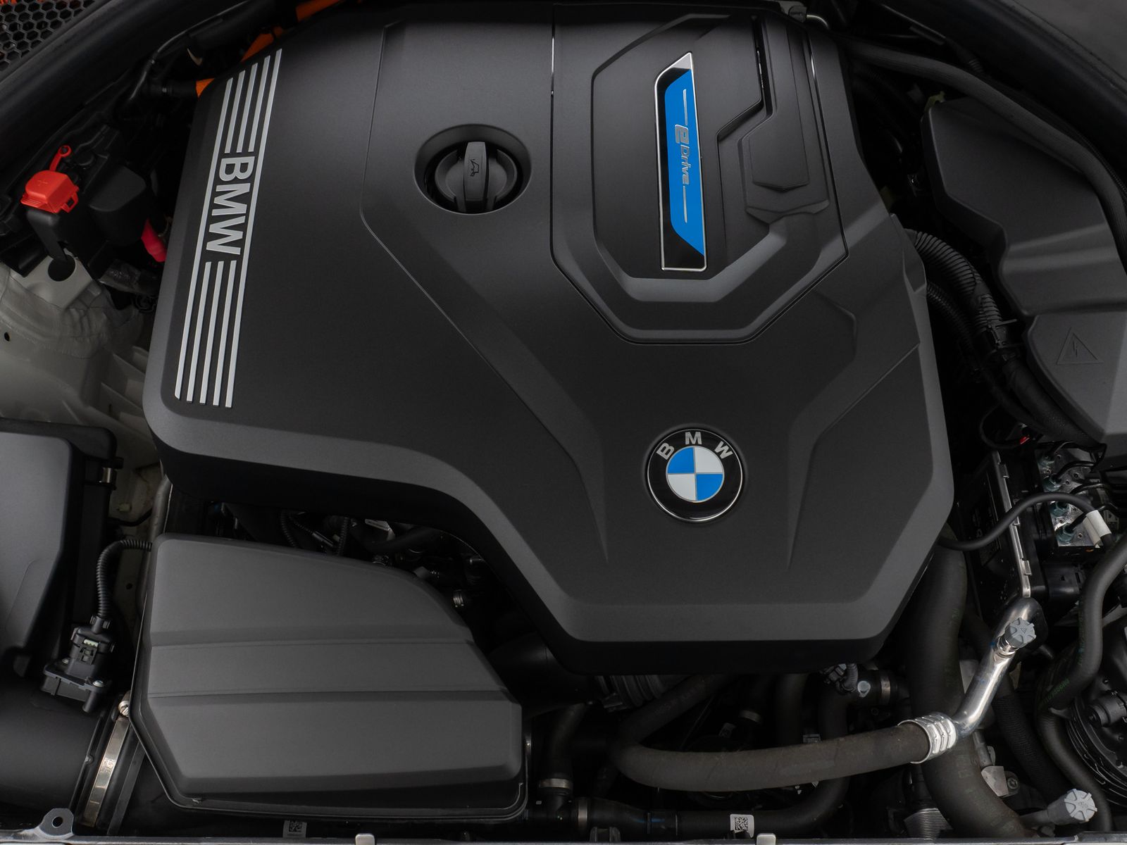 Fahrzeugabbildung BMW 330e DAB CockPitPr Lenkrhz PDC Stop&Go Alarm AHK