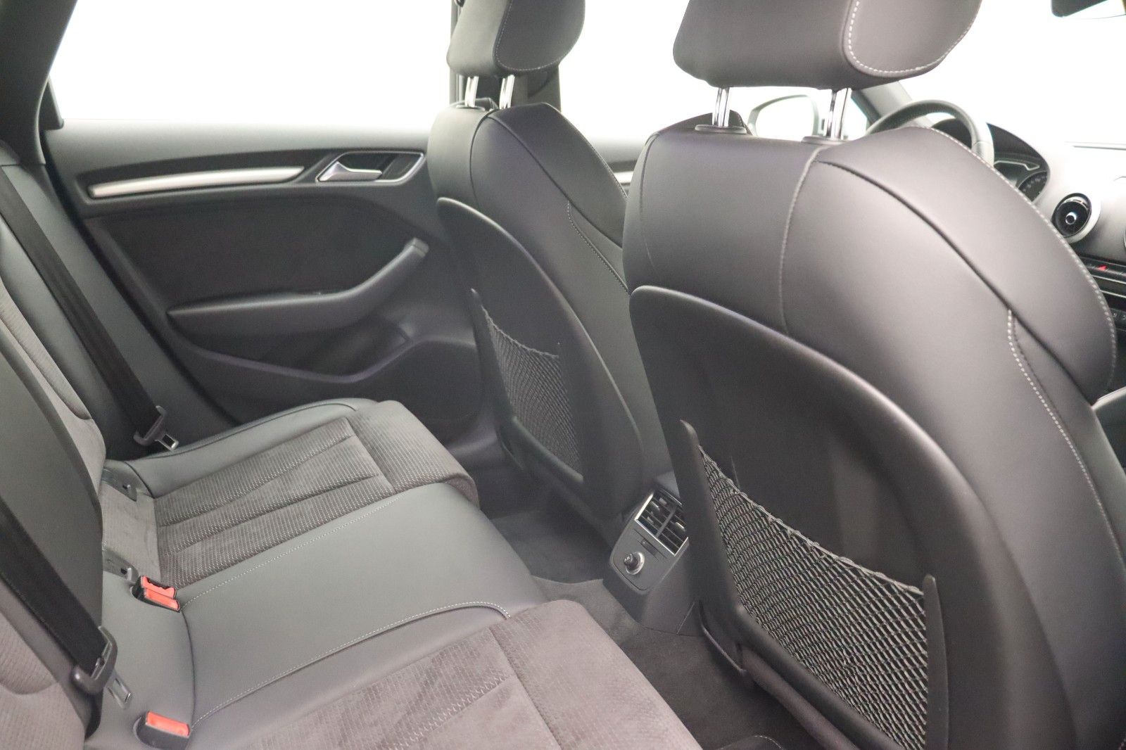 Fahrzeugabbildung Audi A3 Sportback 35 TFSI Sport S-Line