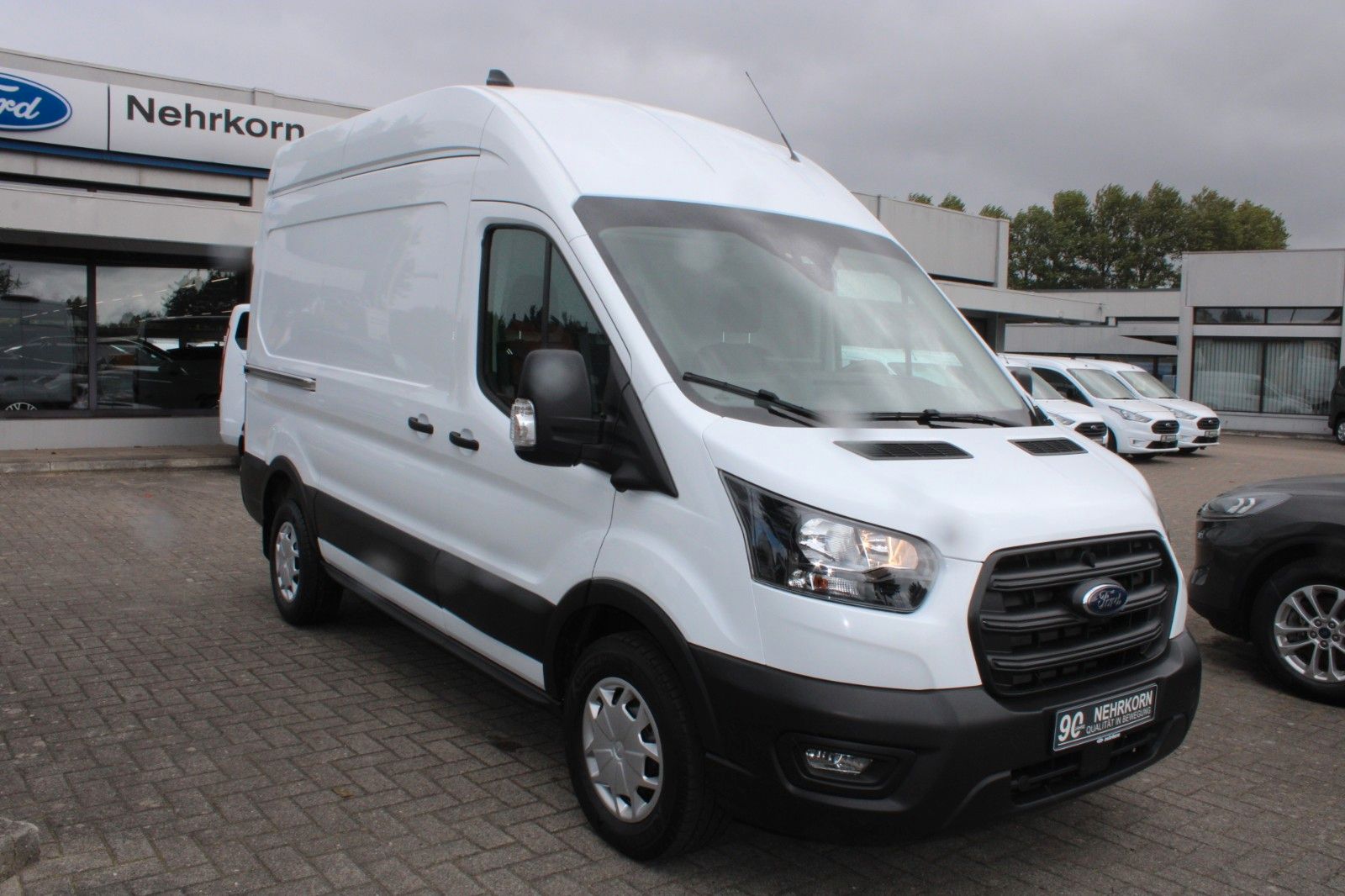 Fahrzeugabbildung Ford Transit 330 L2 H3 TREND Kasten NAVI CAM ACC hoch