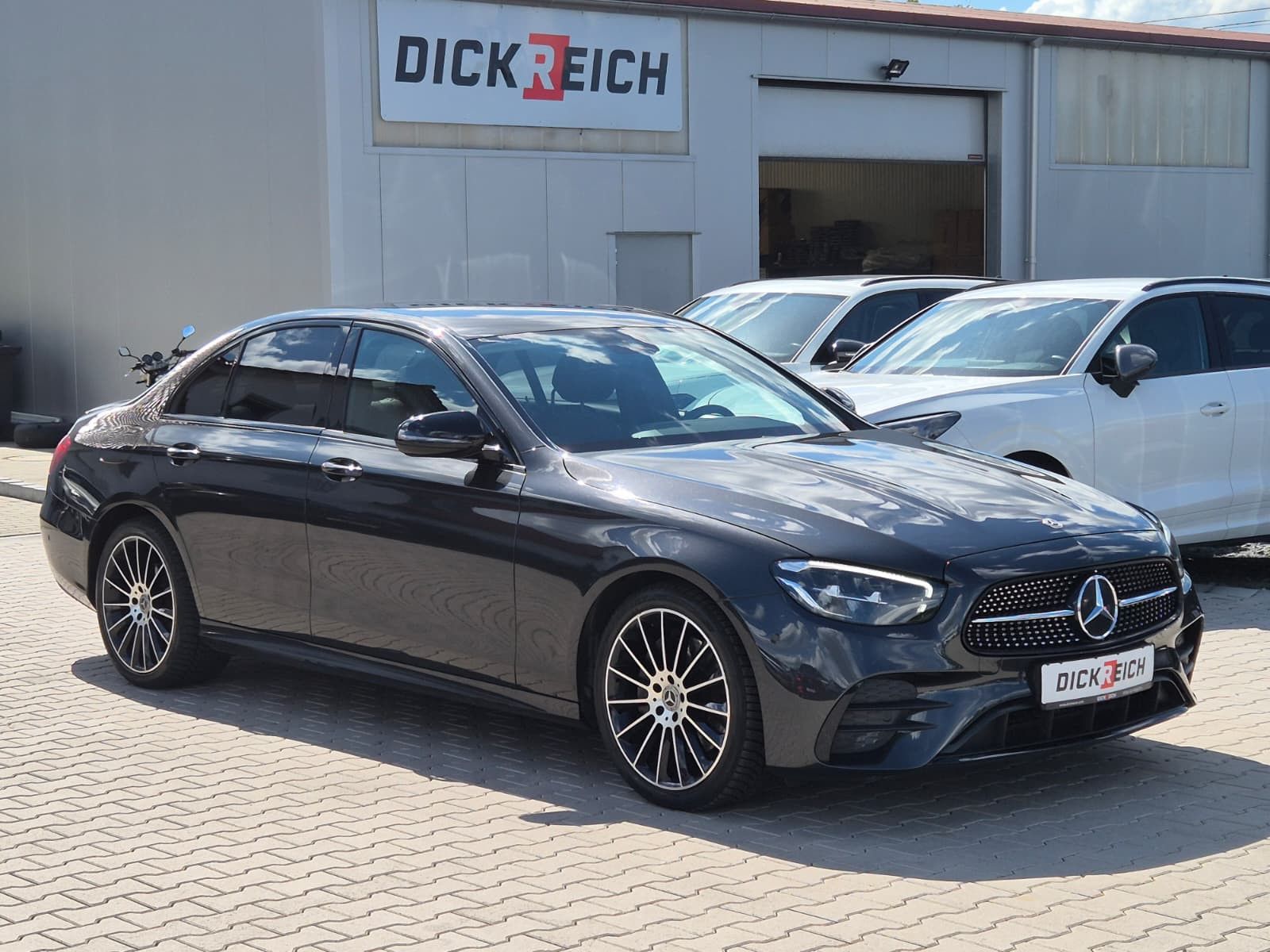Fahrzeugabbildung Mercedes-Benz E 200 AMG NIGHT*LED*MEMORY*MBUX*KAMERA*19"