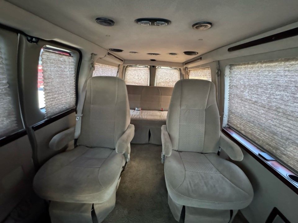 Fahrzeugabbildung Chevrolet Express Chevy Van Regency 5.3 V8 GMC Savana