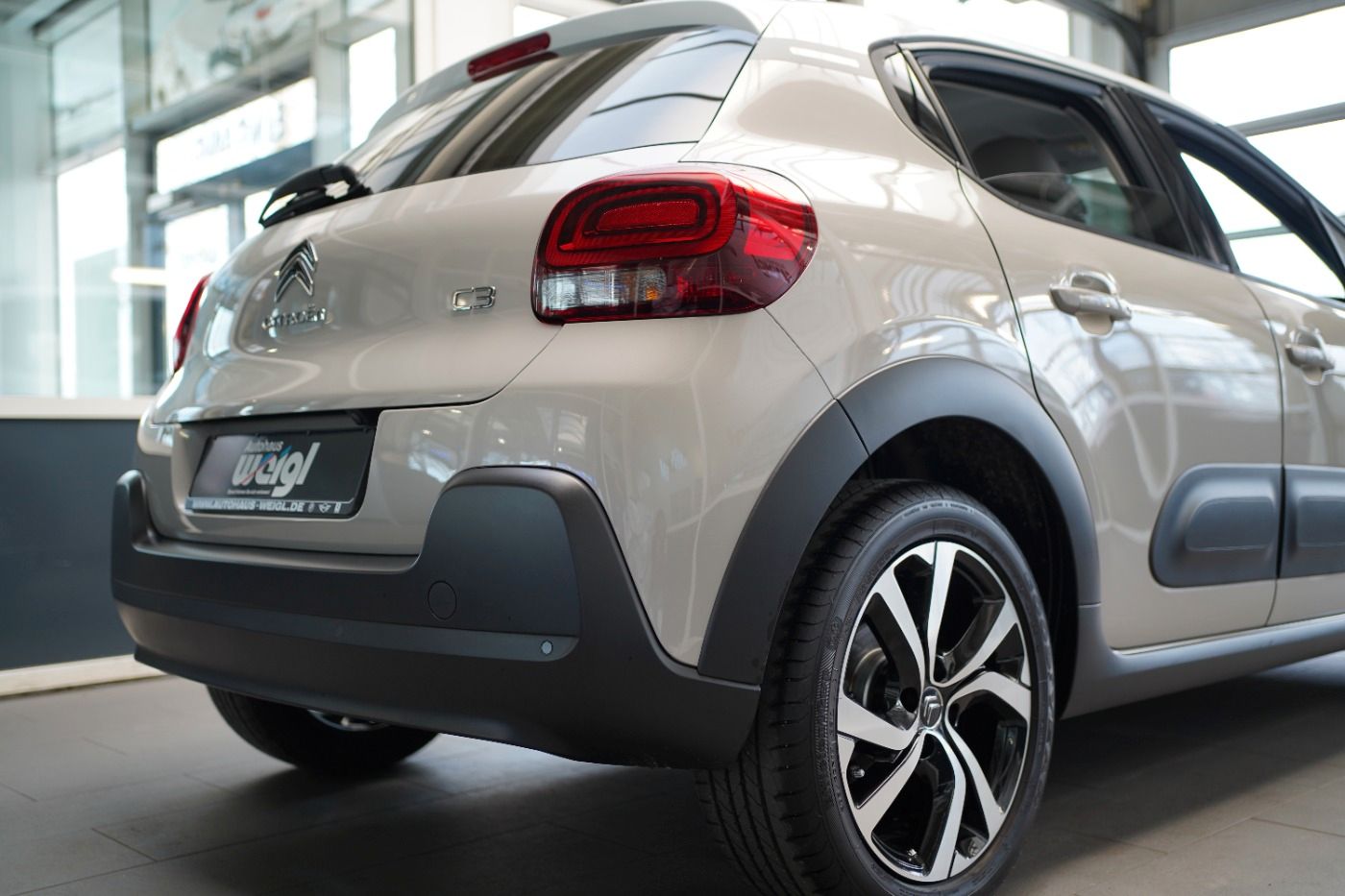 Fahrzeugabbildung Citroën C3 PureTech 110 Shine Pack Sitzheizung Navi DAB